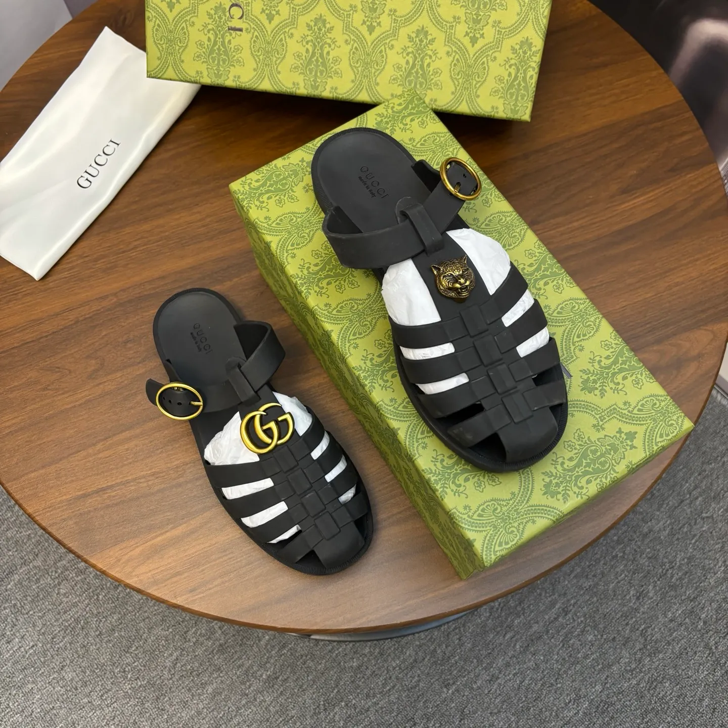 Men's shoes 260💰 [Gucci] Counter quality, top-quality original goods, real photos! Original TPU material, fine workmanship, comfortable; genuine 1:1 replica Size: 36 ~ 46 Half drag: 38 ~ 45
